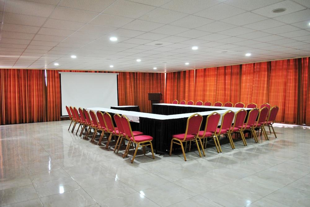 The Monarch Hotel Nairobi Esterno foto