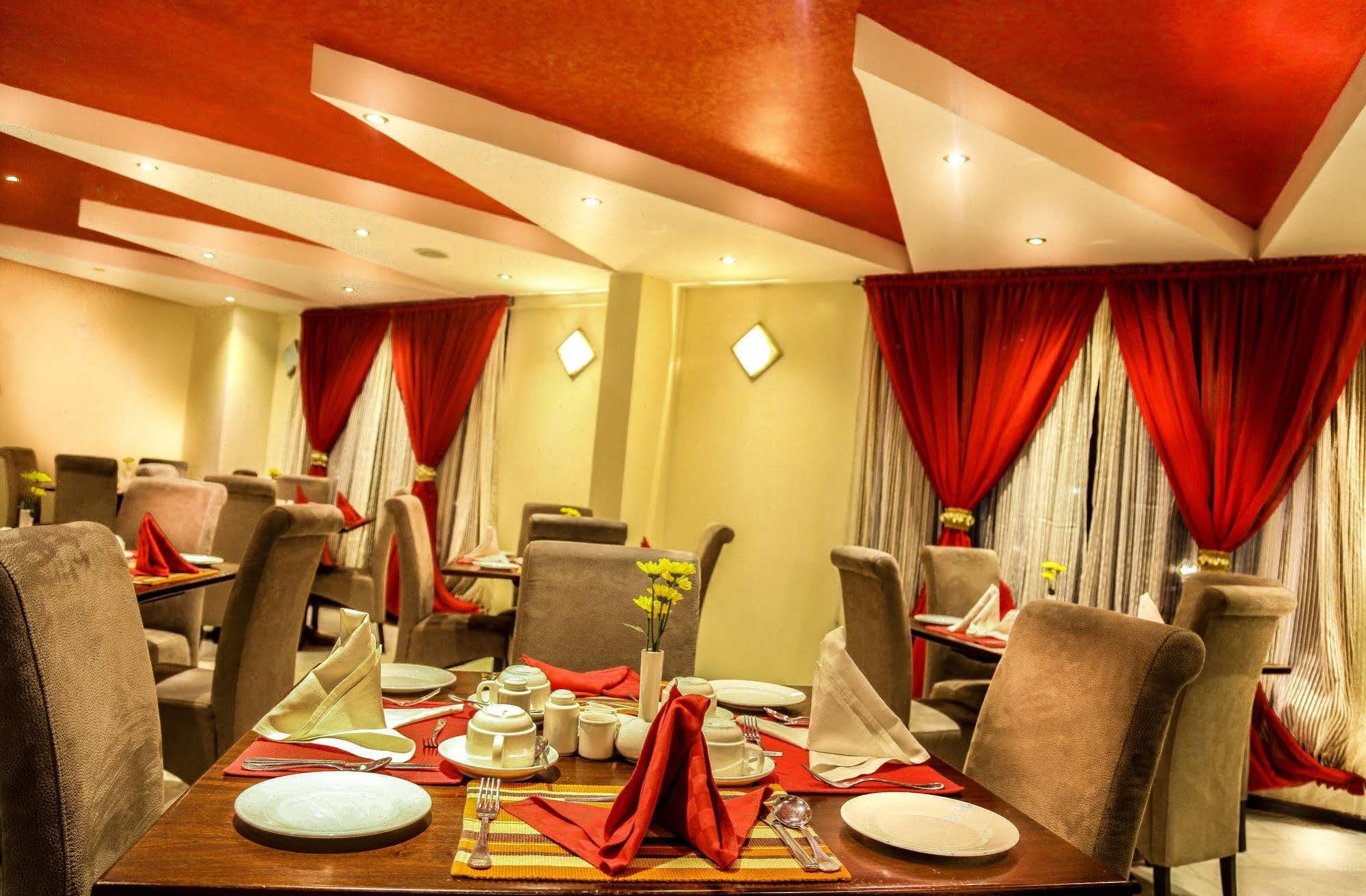 The Monarch Hotel Nairobi Esterno foto